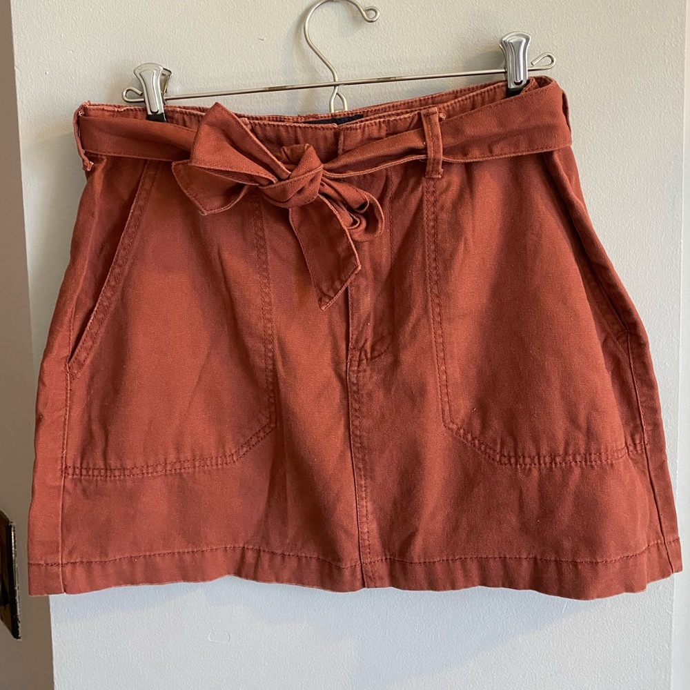 Indigo Rein rust-red colored skirt. Size 7/27.